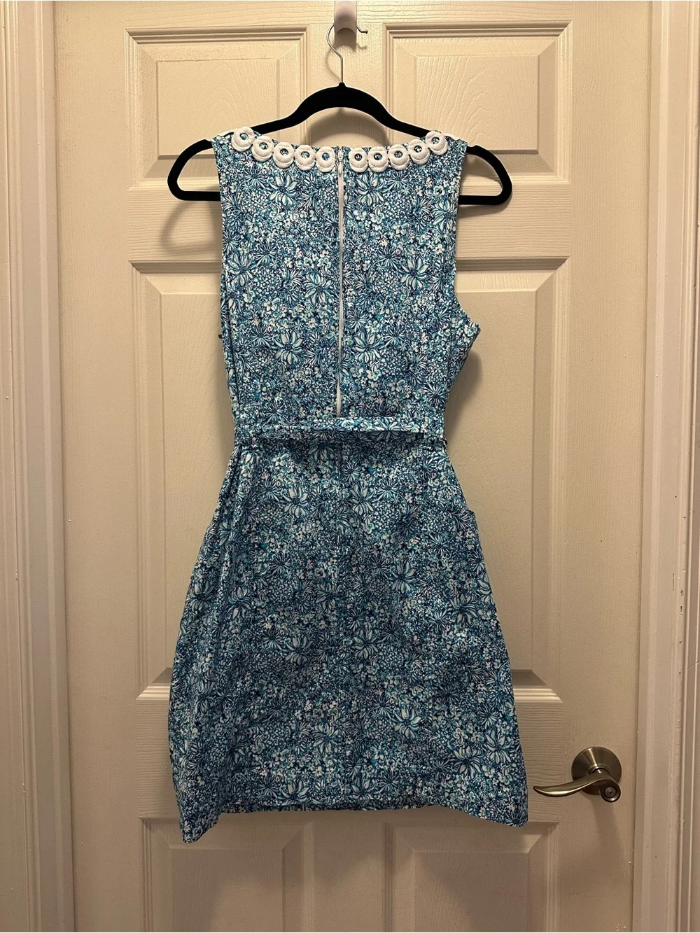 Lilly Pulitzer Gulianna
Stretch Shift Dress in Cumulus Blue Blooming Together - Picture 3 of 10